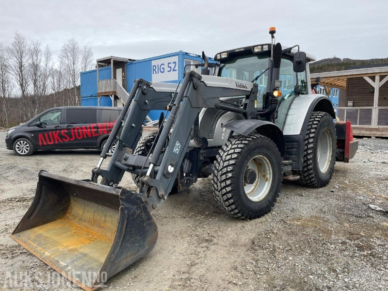 2011 Valtra N142 8670 Med laster og skuffe, Pallegaflfler, lodd, Eu godkjent til 22.01.2026 - Tractor: foto 1 2011 Valtra N142 8670 Med laster og skuffe, Pallegaflfler, lodd, Eu godkjent til 22.01.2026 - Tractor: foto 1