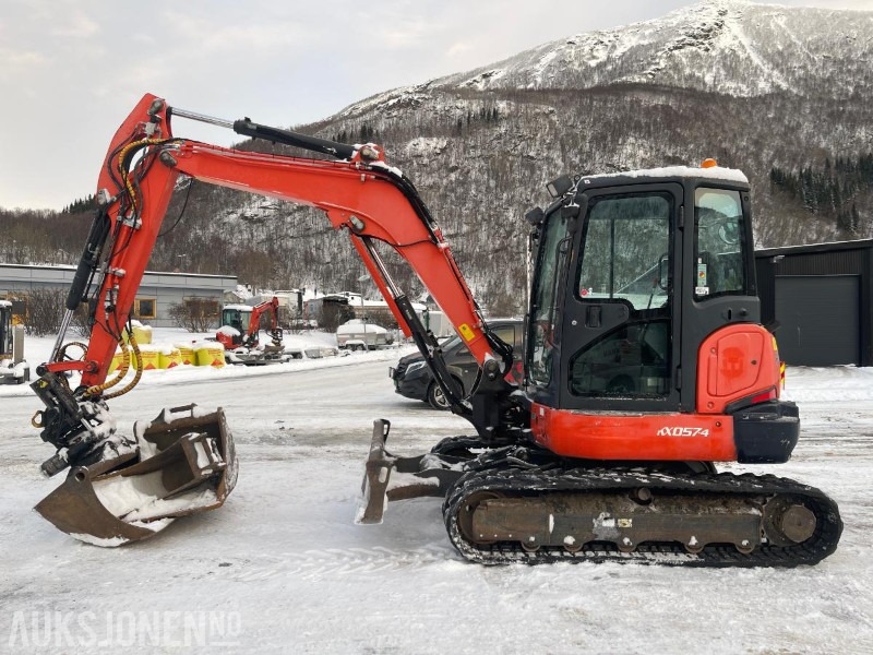 2012 Kubota KX057-4 Gravemaskin med tiltrotator, tre skuffer, kun 4408 timer - Excavadora: foto 2 2012 Kubota KX057-4 Gravemaskin med tiltrotator, tre skuffer, kun 4408 timer - Excavadora: foto 2