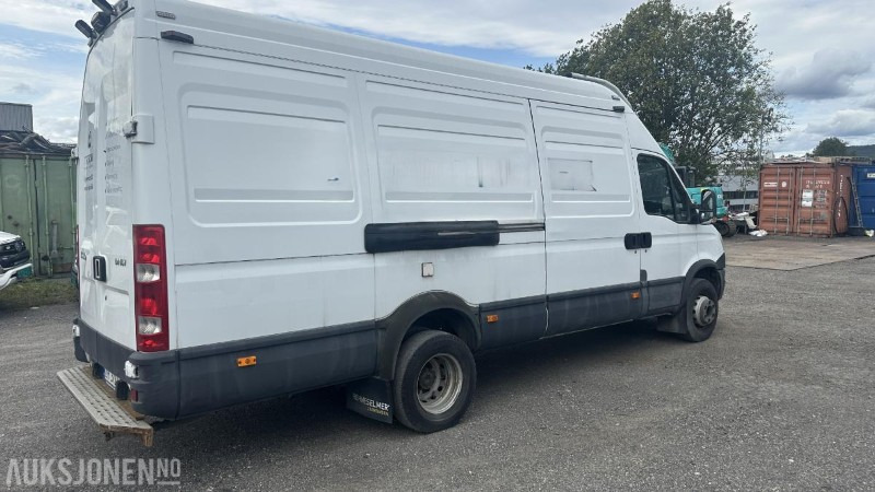2013 IVECO DAILY 70C17 EEV 3,0 170 HK | DIESELVARMER | ARBEIDSLYS | HENGERFESTE 3500 KG - Furgón: foto 5 2013 IVECO DAILY 70C17 EEV 3,0 170 HK | DIESELVARMER | ARBEIDSLYS | HENGERFESTE 3500 KG - Furgón: foto 5