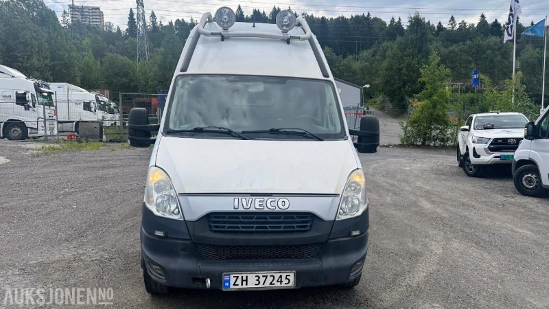2013 IVECO DAILY 70C17 EEV 3,0 170 HK | DIESELVARMER | ARBEIDSLYS | HENGERFESTE 3500 KG - Furgón: foto 2 2013 IVECO DAILY 70C17 EEV 3,0 170 HK | DIESELVARMER | ARBEIDSLYS | HENGERFESTE 3500 KG - Furgón: foto 2