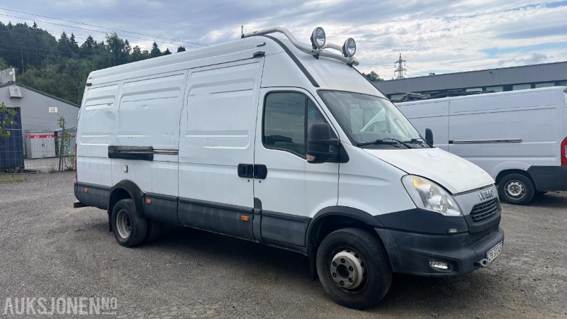 2013 IVECO DAILY 70C17 EEV 3,0 170 HK | DIESELVARMER | ARBEIDSLYS | HENGERFESTE 3500 KG - Furgón: foto 3 2013 IVECO DAILY 70C17 EEV 3,0 170 HK | DIESELVARMER | ARBEIDSLYS | HENGERFESTE 3500 KG - Furgón: foto 3