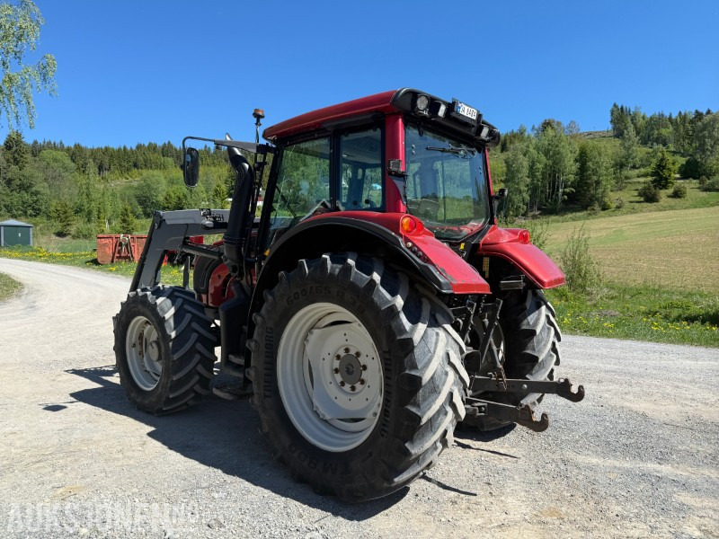 2013 Valtra 8670 traktor - Fjærende fremaksel - Hyttefjæring - 2 seter - Tractor: foto 4 2013 Valtra 8670 traktor - Fjærende fremaksel - Hyttefjæring - 2 seter - Tractor: foto 4