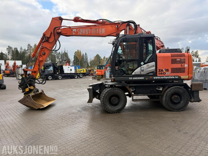 2014 Hitachi Zaxis 140W HJULGRAVER ENGCON ROTOTILT SERVICEHISTORIKK SENTRALSMØRING. - Excavadora: foto 1 2014 Hitachi Zaxis 140W HJULGRAVER ENGCON ROTOTILT SERVICEHISTORIKK SENTRALSMØRING. - Excavadora: foto 1
