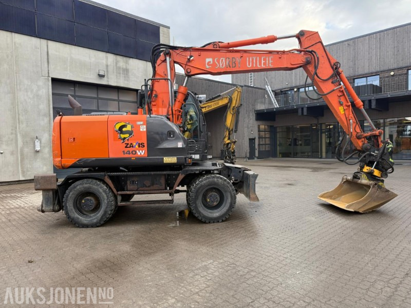 2014 Hitachi Zaxis 140W HJULGRAVER ENGCON ROTOTILT SERVICEHISTORIKK SENTRALSMØRING. - Excavadora: foto 2 2014 Hitachi Zaxis 140W HJULGRAVER ENGCON ROTOTILT SERVICEHISTORIKK SENTRALSMØRING. - Excavadora: foto 2