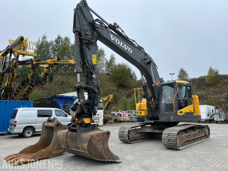 2014 Volvo EC235 DL , Engcon tilt, 2 skuffer, sentralsmøring, dieselvarmer - Excavadora: foto 1 2014 Volvo EC235 DL , Engcon tilt, 2 skuffer, sentralsmøring, dieselvarmer - Excavadora: foto 1