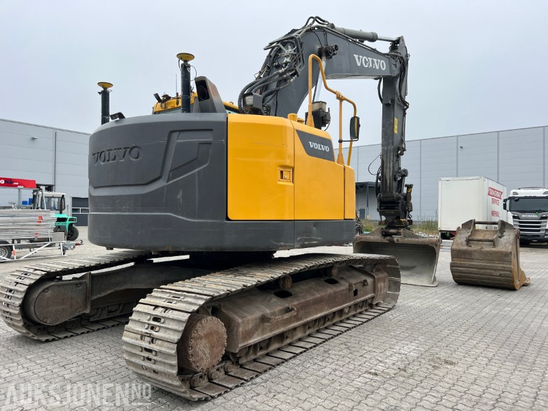 2014 Volvo EC235 DL , Engcon tilt, 2 skuffer, sentralsmøring, dieselvarmer - Excavadora: foto 5 2014 Volvo EC235 DL , Engcon tilt, 2 skuffer, sentralsmøring, dieselvarmer - Excavadora: foto 5