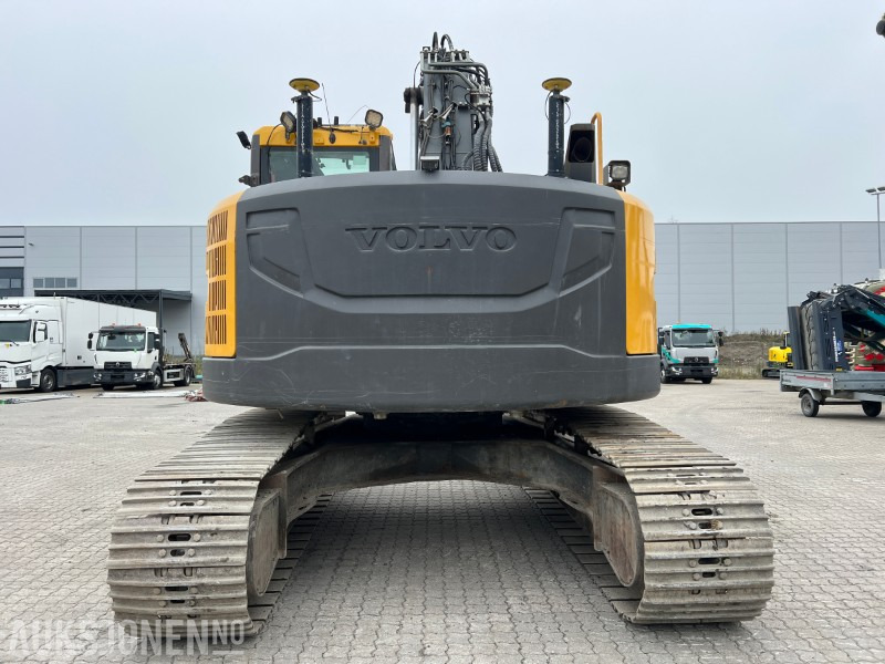 2014 Volvo EC235 DL , Engcon tilt, 2 skuffer, sentralsmøring, dieselvarmer - Excavadora: foto 4 2014 Volvo EC235 DL , Engcon tilt, 2 skuffer, sentralsmøring, dieselvarmer - Excavadora: foto 4