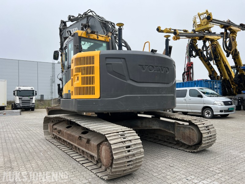 2014 Volvo EC235 DL , Engcon tilt, 2 skuffer, sentralsmøring, dieselvarmer - Excavadora: foto 3 2014 Volvo EC235 DL , Engcon tilt, 2 skuffer, sentralsmøring, dieselvarmer - Excavadora: foto 3