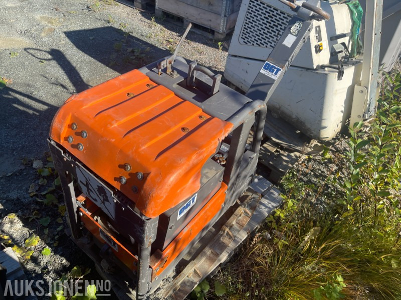 2015 Supra vibroplate - Hoppetusse med Hatz dieselmotor – Reversibel - Rodillo: foto 3 2015 Supra vibroplate - Hoppetusse med Hatz dieselmotor – Reversibel - Rodillo: foto 3