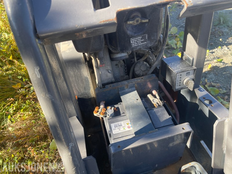 2015 Supra vibroplate - Hoppetusse med Hatz dieselmotor – Reversibel - Rodillo: foto 5 2015 Supra vibroplate - Hoppetusse med Hatz dieselmotor – Reversibel - Rodillo: foto 5
