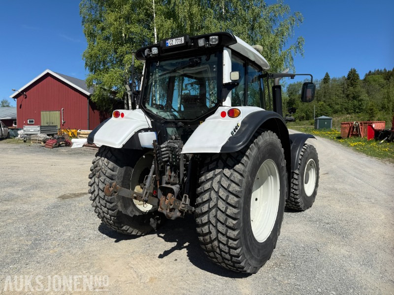 2015 Valtra N163 Unlimited Edition traktor - Hyttefjæring - 4 dobbelt virkende uttak - front PTO - 2 seter - Servicehistorikk - Tractor: foto 5 2015 Valtra N163 Unlimited Edition traktor - Hyttefjæring - 4 dobbelt virkende uttak - front PTO - 2 seter - Servicehistorikk - Tractor: foto 5