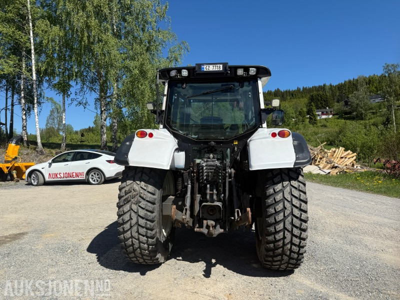 2015 Valtra N163 Unlimited Edition traktor - Hyttefjæring - 4 dobbelt virkende uttak - front PTO - 2 seter - Servicehistorikk - Tractor: foto 4 2015 Valtra N163 Unlimited Edition traktor - Hyttefjæring - 4 dobbelt virkende uttak - front PTO - 2 seter - Servicehistorikk - Tractor: foto 4