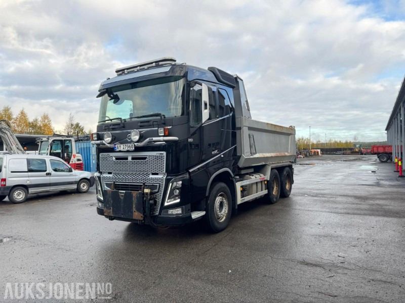 2015 Volvo FH16-660 6X4 Euro6T Brøyterigget tippbil – Servicehistorikk– 144 449 km - Camión volquete: foto 1 2015 Volvo FH16-660 6X4 Euro6T Brøyterigget tippbil – Servicehistorikk– 144 449 km - Camión volquete: foto 1
