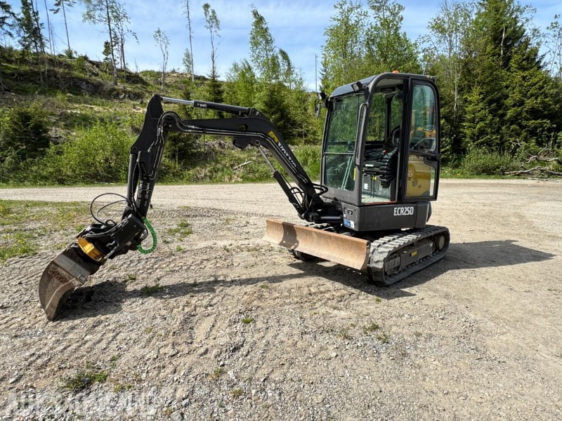 2017 Volvo ECR25D m/Engcon tiltrotator, SE-klype, 3 skuffer, vibroplate, 891 timer, Minigraver - Miniexcavadora: foto 1 2017 Volvo ECR25D m/Engcon tiltrotator, SE-klype, 3 skuffer, vibroplate, 891 timer, Minigraver - Miniexcavadora: foto 1