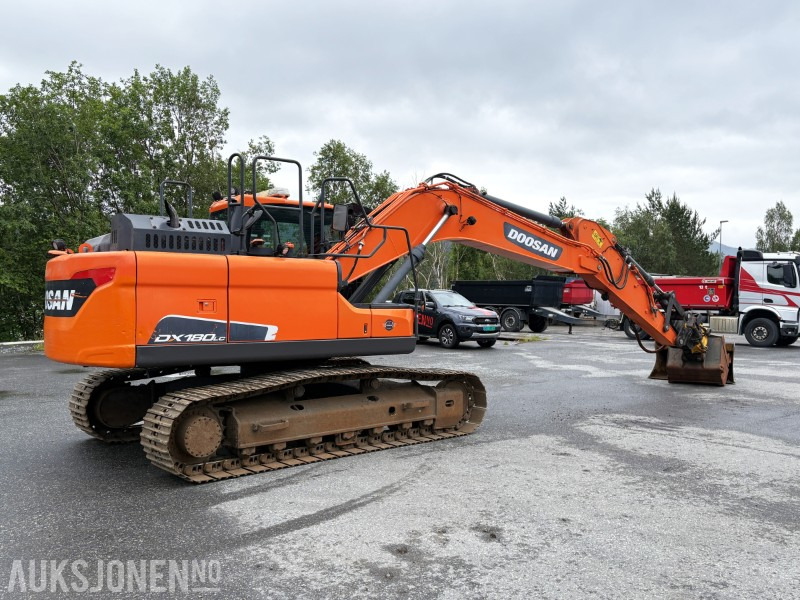 2018 Doosan DX180LC-5 - 6 381 timer - tiltrotator - 2 skuffer - sertifisert - Excavadora: foto 3 2018 Doosan DX180LC-5 - 6 381 timer - tiltrotator - 2 skuffer - sertifisert - Excavadora: foto 3