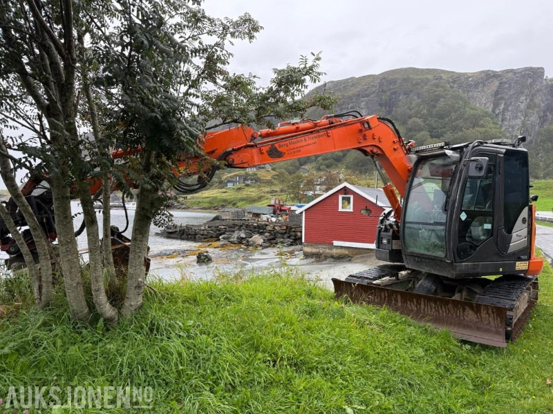 2018 Hitachi ZX85US-5A - Gravemaskin - Tiltrotator - Skjær - Pusseskuff - Lyspakke - Kort hekk - 6 909 timer - Excavadora: foto 1 2018 Hitachi ZX85US-5A - Gravemaskin - Tiltrotator - Skjær - Pusseskuff - Lyspakke - Kort hekk - 6 909 timer - Excavadora: foto 1