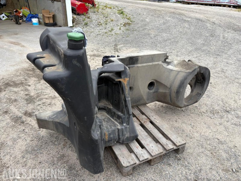 2020 Dieseltank til John Deere 6215 - Tractor: foto 1 2020 Dieseltank til John Deere 6215 - Tractor: foto 1