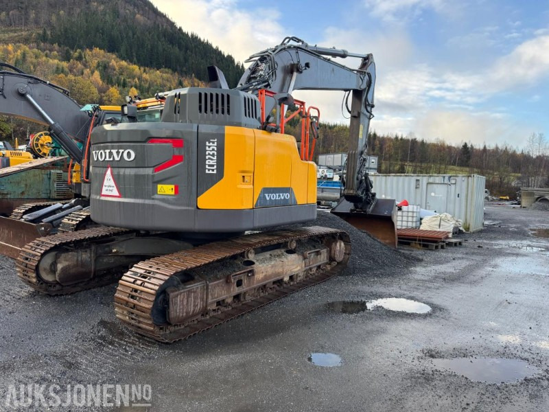 2020 Volvo ECR 235EL Gravemaskin - S70 feste - Pusskuffe - Sentralsmøring - bunkringspumpe - Tiltrotator - Pusskuffe - Sertifisert - Excavadora: foto 2 2020 Volvo ECR 235EL Gravemaskin - S70 feste - Pusskuffe - Sentralsmøring - bunkringspumpe - Tiltrotator - Pusskuffe - Sertifisert - Excavadora: foto 2