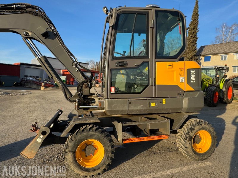 2020 Volvo EW60E HJULGRAVER MED TOLTROTATOR OG 2 SKUFFER - Excavadora: foto 2 2020 Volvo EW60E HJULGRAVER MED TOLTROTATOR OG 2 SKUFFER - Excavadora: foto 2