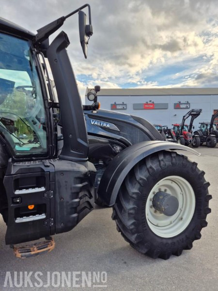2021 Valtra T254 traktor 4X4, FRONTHYDRAULIKK, VENDBAR FØRERPLASS - Tractor: foto 5 2021 Valtra T254 traktor 4X4, FRONTHYDRAULIKK, VENDBAR FØRERPLASS - Tractor: foto 5