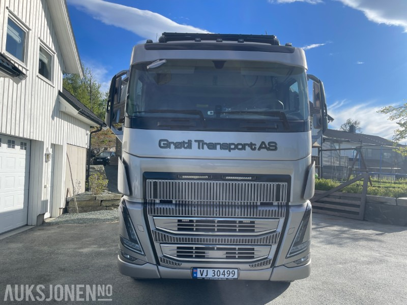 2022 Volvo FH16 750 8x4 Tridem – Gullavtale, Én Eier, EU-godkjent til 15.05.2026 - Camión volquete: foto 2 2022 Volvo FH16 750 8x4 Tridem – Gullavtale, Én Eier, EU-godkjent til 15.05.2026 - Camión volquete: foto 2