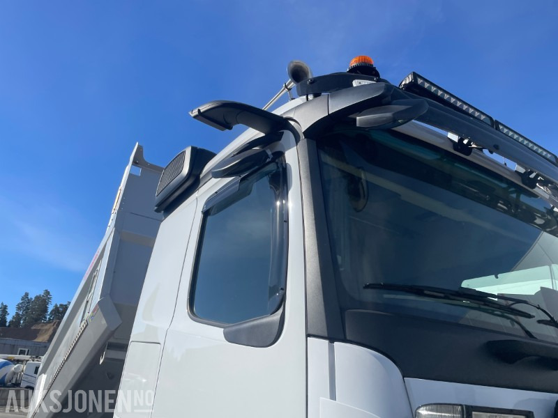 2024 Mercedes-Benz Arocs 1842 4x4 Kombibil m/brøyteopplegg – Kun 13 000 km - Som NY! - Camión volquete: foto 5 2024 Mercedes-Benz Arocs 1842 4x4 Kombibil m/brøyteopplegg – Kun 13 000 km - Som NY! - Camión volquete: foto 5