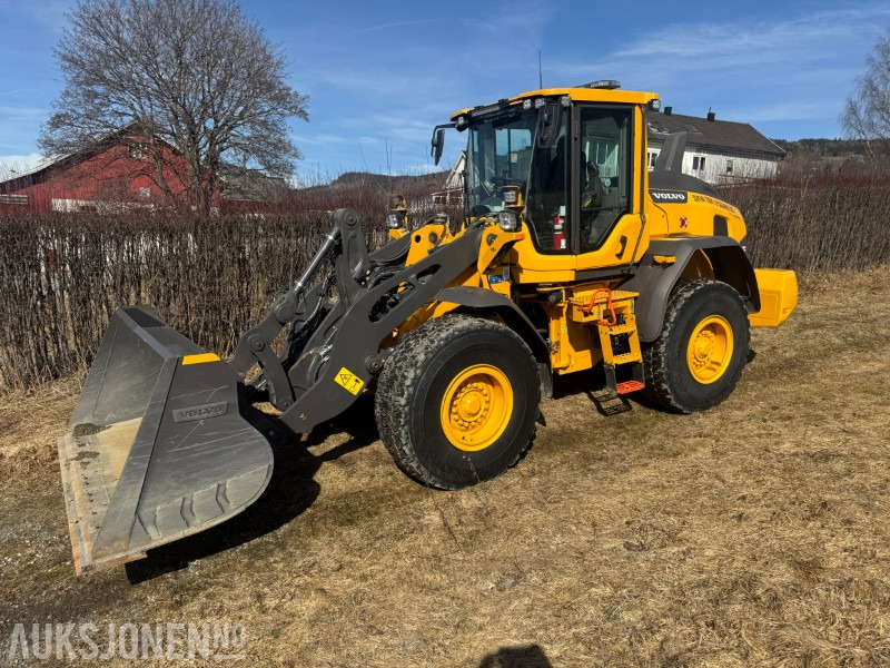 2024 Volvo L70H2 HJULLASTER MED SKUFFE, SETRALSMØRING, VEKT +++KUN 400 TIMER - Cargadora de ruedas: foto 1 2024 Volvo L70H2 HJULLASTER MED SKUFFE, SETRALSMØRING, VEKT +++KUN 400 TIMER - Cargadora de ruedas: foto 1