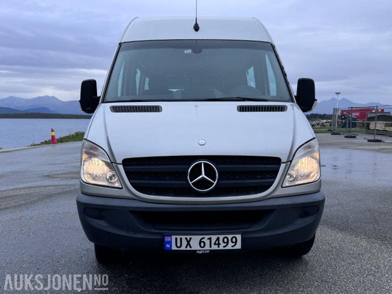 2012 Mercedes-Benz Sprinter minibuss - 9 seter - Registrert som personbil - Det medfølger ekstra seter - Webasto bak EU godkjennes før salg - Autobús: foto 2 2012 Mercedes-Benz Sprinter minibuss - 9 seter - Registrert som personbil - Det medfølger ekstra seter - Webasto bak EU godkjennes før salg - Autobús: foto 2