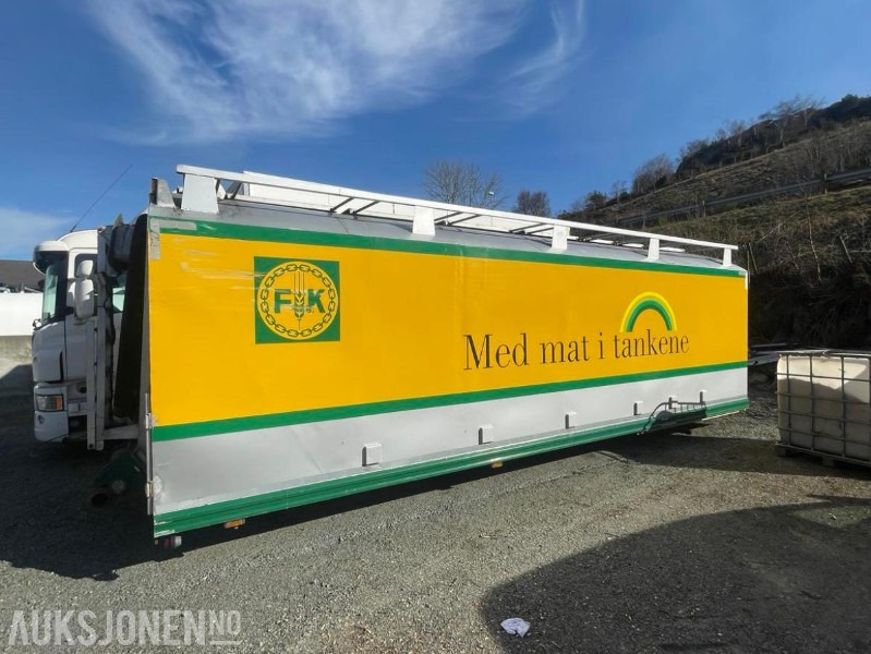 2005 Tank til mel og korn - Bulk-transport - 35 000 liter - Tipp kydraulikk - 7 rom - Kamera - Sluser - Hjelperamme. - Camión: foto 3 2005 Tank til mel og korn - Bulk-transport - 35 000 liter - Tipp kydraulikk - 7 rom - Kamera - Sluser - Hjelperamme. - Camión: foto 3