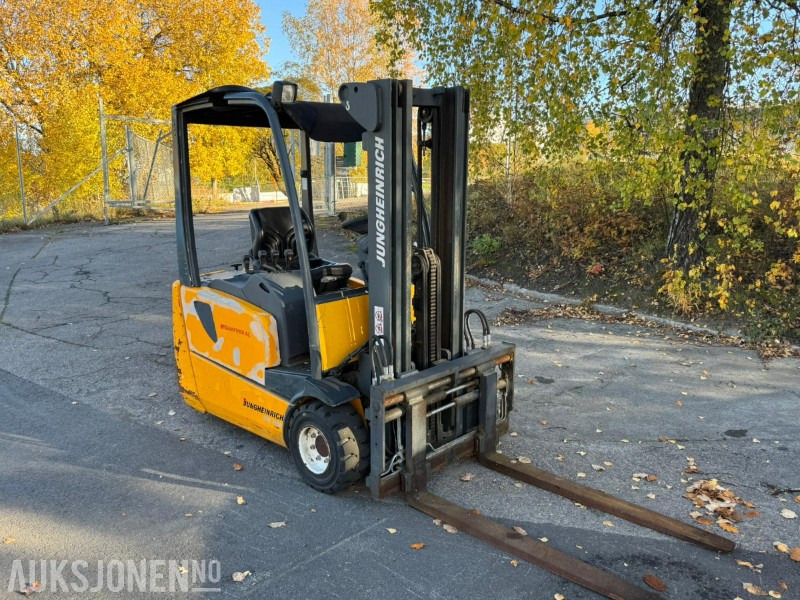 2005 Jungheinrich EFG 218K - elektrisk gaffeltruck / motvektstruck med lader - Equipo de manutención: foto 3 2005 Jungheinrich EFG 218K - elektrisk gaffeltruck / motvektstruck med lader - Equipo de manutención: foto 3