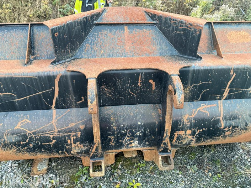 1900 Skuffe m/Cat kopling - Implemento para Maquinaria de construcción: foto 2 1900 Skuffe m/Cat kopling - Implemento para Maquinaria de construcción: foto 2