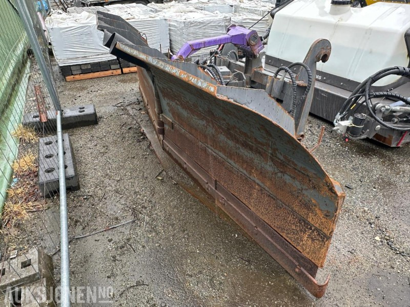 1999 Holms KHV-320 - V-plog til hjullaster - Rep objekt - Implemento para Maquinaria de construcción: foto 2 1999 Holms KHV-320 - V-plog til hjullaster - Rep objekt - Implemento para Maquinaria de construcción: foto 2