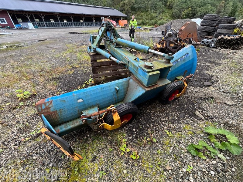 2013 Lilleseth Bakmontert Hydraulisk Snøskjær for traktor. Triangelkobling og HMV. - Implemento para Maquinaria de construcción: foto 1 2013 Lilleseth Bakmontert Hydraulisk Snøskjær for traktor. Triangelkobling og HMV. - Implemento para Maquinaria de construcción: foto 1
