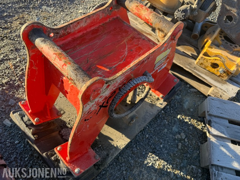 2015 Exero EX41 hydraulisk vibroplate – 2015 modell - Implemento para Maquinaria de construcción: foto 3 2015 Exero EX41 hydraulisk vibroplate – 2015 modell - Implemento para Maquinaria de construcción: foto 3