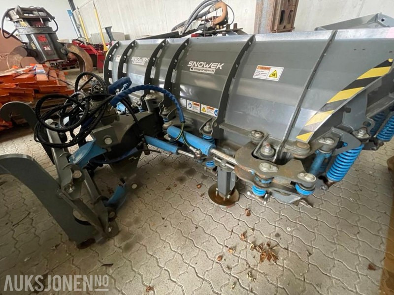 2018 SNOWEX U520 U-PLOG - Nytt i 2019, kun brukt vinteren 2019/2020 - Max. bredde er 5.20 meter - Min. bredde er 2.88 meter. - Implemento para Maquinaria de construcción: foto 3 2018 SNOWEX U520 U-PLOG - Nytt i 2019, kun brukt vinteren 2019/2020 - Max. bredde er 5.20 meter - Min. bredde er 2.88 meter. - Implemento para Maquinaria de construcción: foto 3