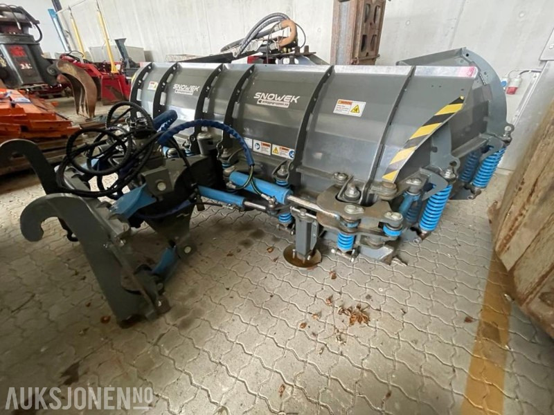 2018 SNOWEX U520 U-PLOG - Nytt i 2019, kun brukt vinteren 2019/2020 - Max. bredde er 5.20 meter - Min. bredde er 2.88 meter. - Implemento para Maquinaria de construcción: foto 1 2018 SNOWEX U520 U-PLOG - Nytt i 2019, kun brukt vinteren 2019/2020 - Max. bredde er 5.20 meter - Min. bredde er 2.88 meter. - Implemento para Maquinaria de construcción: foto 1