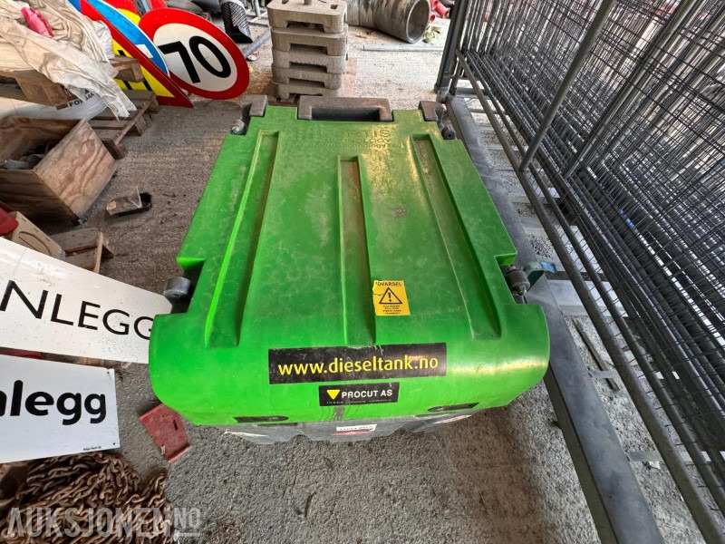 2020 Fortis Box 400 - Transportabel Dieseltank - Piusi pumpe og fyllepistol - 400 Liter - Implemento para Maquinaria de construcción: foto 2 2020 Fortis Box 400 - Transportabel Dieseltank - Piusi pumpe og fyllepistol - 400 Liter - Implemento para Maquinaria de construcción: foto 2