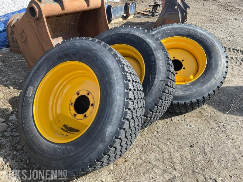 2023 vinterhjul med nye pigger på felg til Volvo L25 - Implemento para Maquinaria de construcción: foto 3 2023 vinterhjul med nye pigger på felg til Volvo L25 - Implemento para Maquinaria de construcción: foto 3