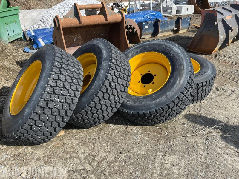 2023 vinterhjul med nye pigger på felg til Volvo L25 - Implemento para Maquinaria de construcción: foto 2 2023 vinterhjul med nye pigger på felg til Volvo L25 - Implemento para Maquinaria de construcción: foto 2