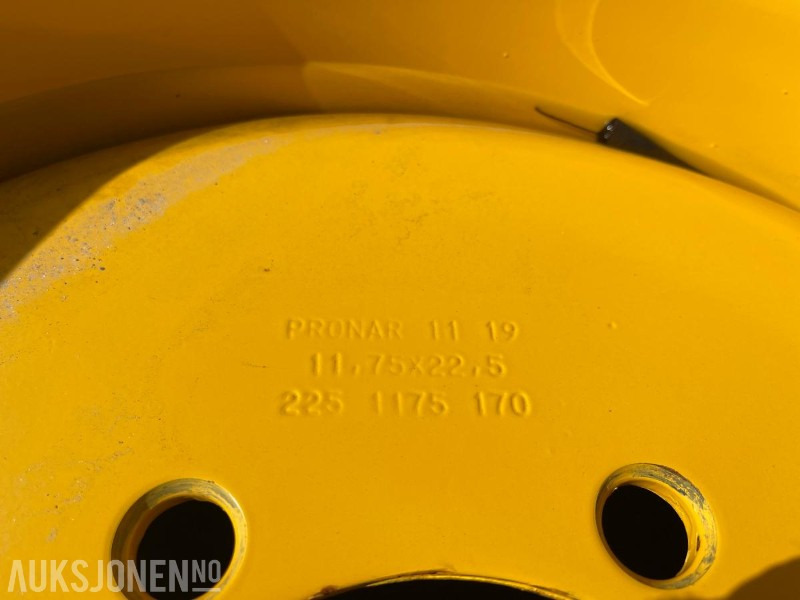 2023 vinterhjul med nye pigger på felg til Volvo L25 - Implemento para Maquinaria de construcción: foto 4 2023 vinterhjul med nye pigger på felg til Volvo L25 - Implemento para Maquinaria de construcción: foto 4