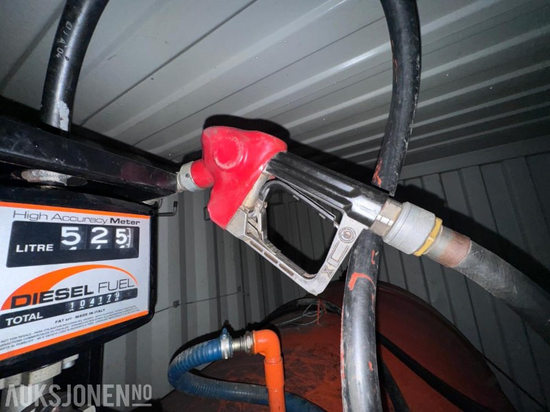 3000 Liters Dieseltank i stål med telleverk og fyllepistol - Implemento para Maquinaria de construcción: foto 5 3000 Liters Dieseltank i stål med telleverk og fyllepistol - Implemento para Maquinaria de construcción: foto 5