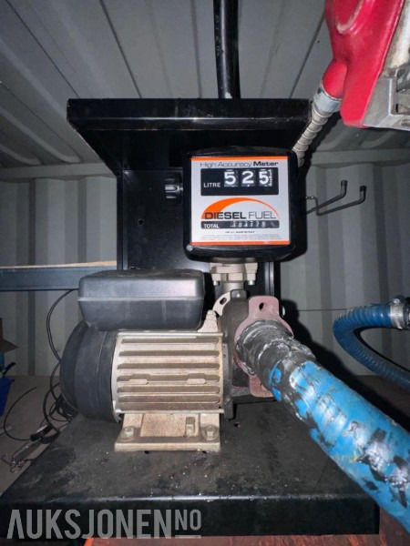 3000 Liters Dieseltank i stål med telleverk og fyllepistol - Implemento para Maquinaria de construcción: foto 2 3000 Liters Dieseltank i stål med telleverk og fyllepistol - Implemento para Maquinaria de construcción: foto 2