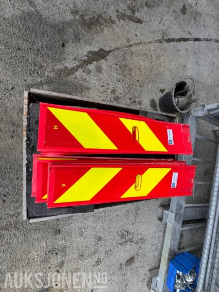 7 stk Hindermarkeringer - Sebraflex med 9 føtter - tosidig - Implemento para Maquinaria de construcción: foto 2 7 stk Hindermarkeringer - Sebraflex med 9 føtter - tosidig - Implemento para Maquinaria de construcción: foto 2