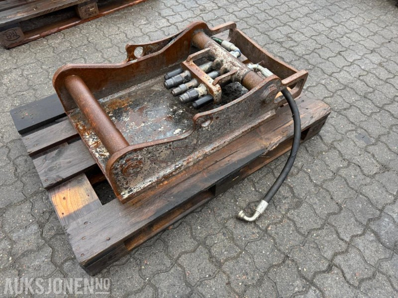 S70 feste med OilQuick - Implemento para Maquinaria de construcción: foto 3 S70 feste med OilQuick - Implemento para Maquinaria de construcción: foto 3