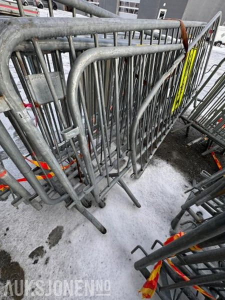 Stor pakke med sperregjerder - brukt - ca 35 stk - Implemento para Maquinaria de construcción: foto 5 Stor pakke med sperregjerder - brukt - ca 35 stk - Implemento para Maquinaria de construcción: foto 5