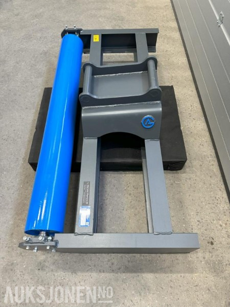 UBRUKT GA Avrettningsbjelke med rull S50, 2000mm Ø220mm - Implemento para Maquinaria de construcción: foto 5 UBRUKT GA Avrettningsbjelke med rull S50, 2000mm Ø220mm - Implemento para Maquinaria de construcción: foto 5