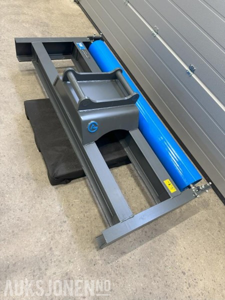 UBRUKT GA Avrettningsbjelke med rull S50, 2000mm Ø220mm - Implemento para Maquinaria de construcción: foto 4 UBRUKT GA Avrettningsbjelke med rull S50, 2000mm Ø220mm - Implemento para Maquinaria de construcción: foto 4