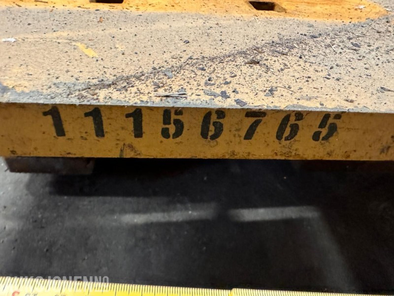 Volvo L110 - Slitestål til skuffe som har stått på Hjullaster - Implemento para Maquinaria de construcción: foto 4 Volvo L110 - Slitestål til skuffe som har stått på Hjullaster - Implemento para Maquinaria de construcción: foto 4