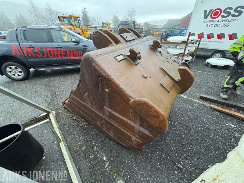 Volvo Skuffe til Volvo 360 - Implemento para Maquinaria de construcción: foto 4 Volvo Skuffe til Volvo 360 - Implemento para Maquinaria de construcción: foto 4