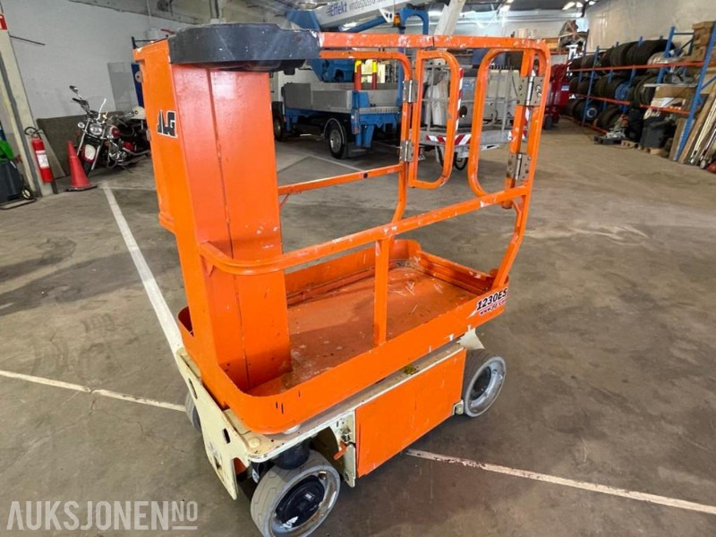 JLG 1230ES - 5,5m Mastelift. 2181 timer. - Plataforma elevadora: foto 1 JLG 1230ES - 5,5m Mastelift. 2181 timer. - Plataforma elevadora: foto 1